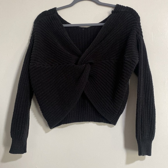 Black sweater - Picture 1 of 2